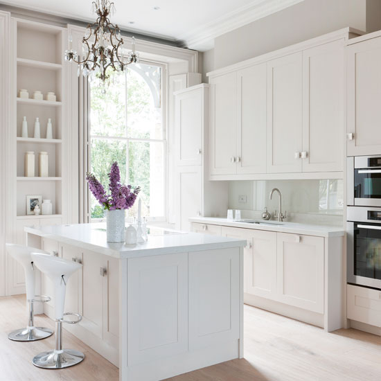 Classic white painted kitchen | White kitchens | PHOTO GALLERY | Beautiful Kitchens | Housetohome.co.uk