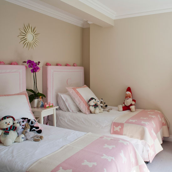 Classic cream and pink twin bedroom | Bedroom | PHOTO GALLERY | Homes & Gardens | Housetohome.co.uk