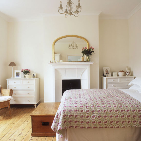 Traditional country bedroom | Country bedrooms | Decorating ideas | Bedroom | PHOTO GALLERY | 25 Beautiful Homes | Housetohome