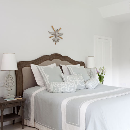 Simple country bedroom | Country bedrooms | Decorating ideas | Bedroom | PHOTO GALLERY | 25 Beautiful Homes | Housetohome