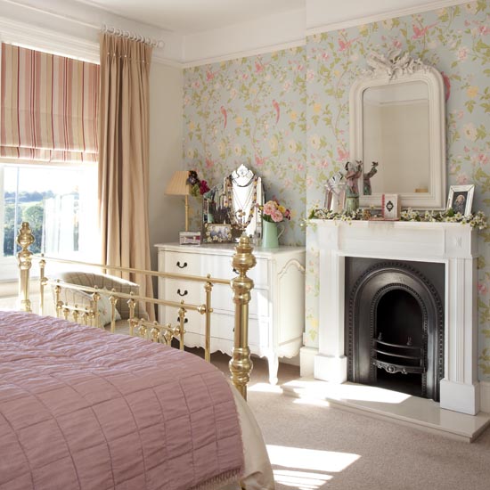 Floral and checks country bedroom | Country bedrooms | Decorating ideas | Bedroom | PHOTO GALLERY | 25 Beautiful Homes | Housetohome