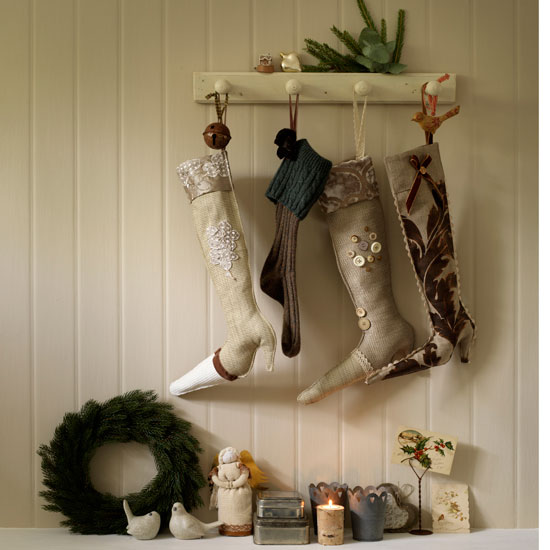 Hang Christmas stockings Hang Christmas stockings | Hallway | PHOTO GALLERY | Country Homes and Interiors | Housetohome.co.uk