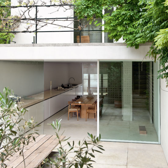 Kitchen l Minimal white home-l-House-Tours-l-PHOTO-GALLERY-l-Livingetc l Housetohome