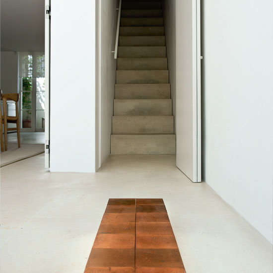 Hallway l Minimal white home-l-House-Tours-l-PHOTO-GALLERY-l-Livingetc l Housetohome