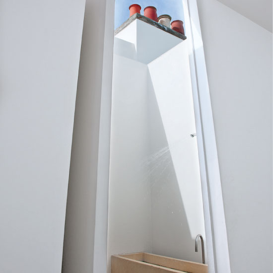 Bathroom l Minimal white home-l-House-Tours-l-PHOTO-GALLERY-l-Livingetc l Housetohome
