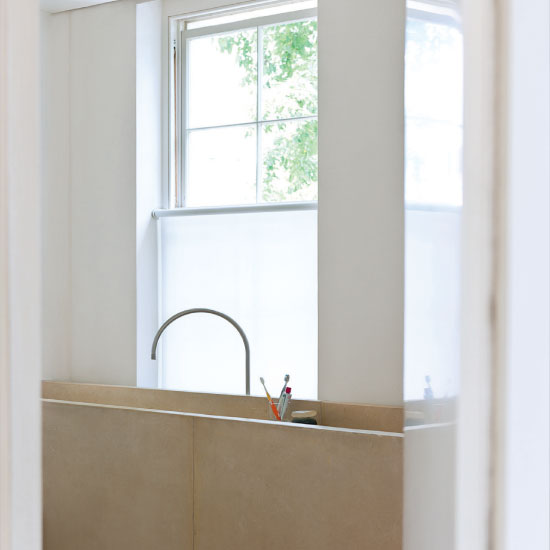 Bathroom l Minimal white home l House Tours l PHOTO GALLERY l Livingetc l Housetohome