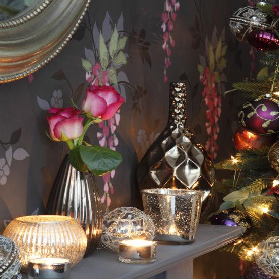 Add some sparkle | Christmas mantelpiece | Christmas decorating ideas | PHOTO GALLERY | Ideal Home | Housetohome