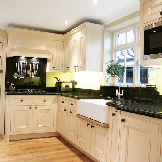 Monochrome L-shaped kitchen Monochrome L-shaped kitchen | Kitchen design ideas | PHOTO GALLERY | Beautiful Kitchens | Housetohome.co.uk