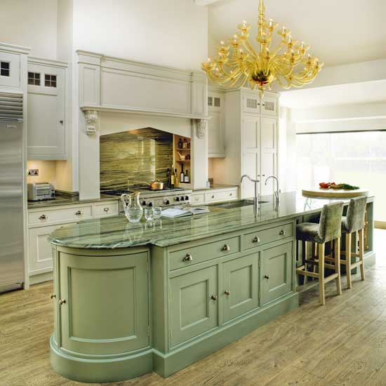 Grand kitchen with green island Grand kitchen with green island | Traditional kitchens - 10 ideas | Kitchens | PHOTO GALLERY | Beautiful Kitchens | Housetohome