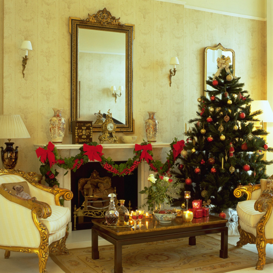 Elegant Christmas living room Elegant Christmas living room | Christmas accessories | PHOTO GALLERY | 25 Beautiful Homes | Housetohome