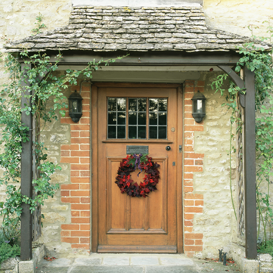 Welcoming wreath Welcoming wreath | Christmas accessories | PHOTO GALLERY | 25 Beautiful Homes | Housetohome