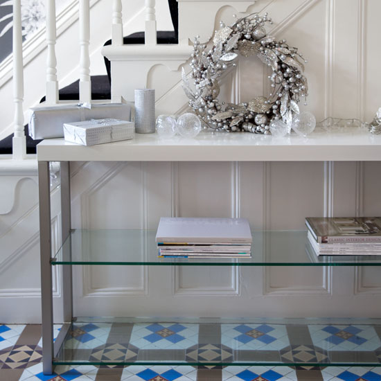 White and silver wreath White and silver wreath | Christmas accessories | PHOTO GALLERY | 25 Beautiful Homes | Housetohome