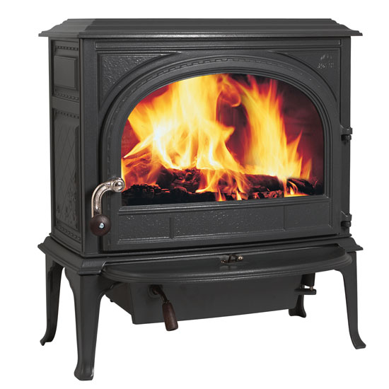 F400 stove from Jøtul F400 stove from Jøtul | Living Room | PHOTO GALLERY | Country Homes and Interiors | Housetohome.co.uk