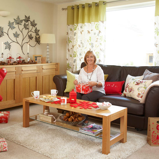 Take a tour around Lisa's festive Christmas home
