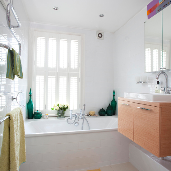 White traditional bathroom 