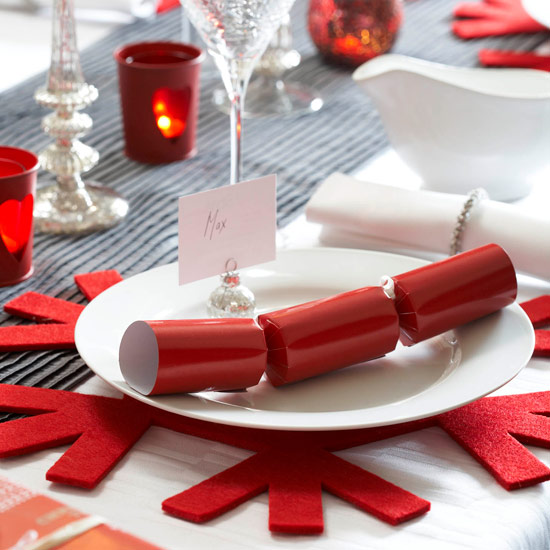 Be bold with red place mats Be bold with red place mats | Christmas decorating ideas | PHOTO GALLERY | Style at Home | Housetohome