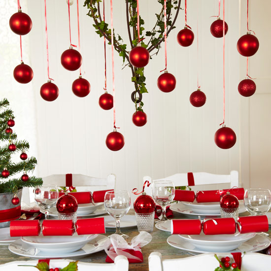Opt for festive touches Opt for festive touches | Christmas decorating ideas | PHOTO GALLERY | Style at Home | Housetohome