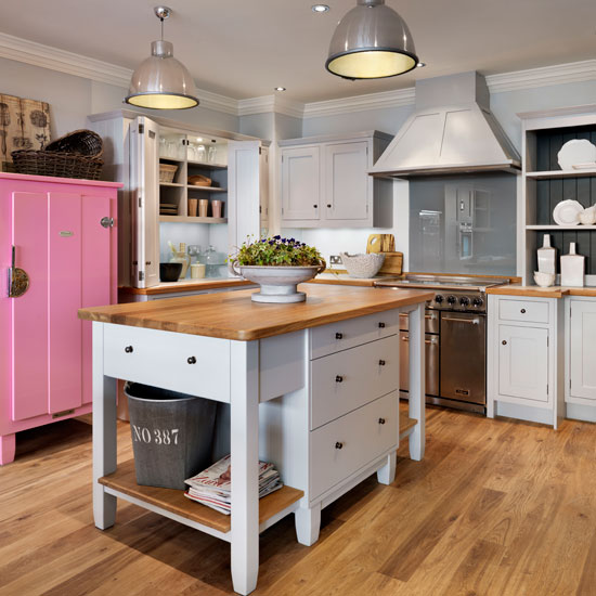 Painted freestanding island Painted freestanding island | Kitchen islands - 10 ideas | Kitchen | PHOTO GALLERY | Beautiful Kitchens | Housetohome.co.uk
