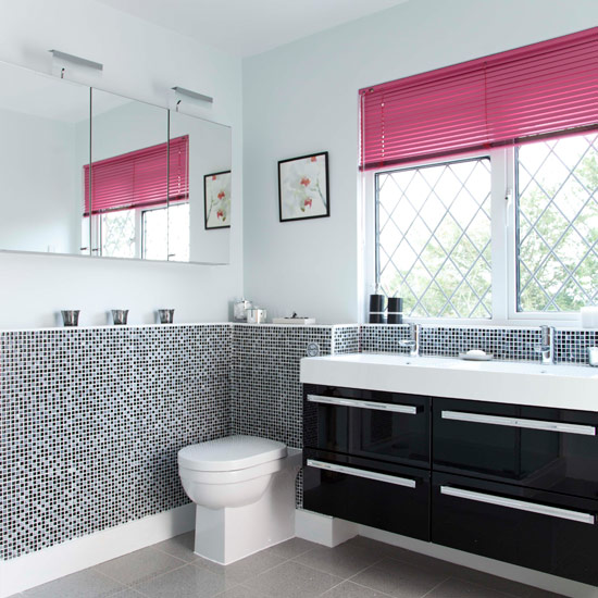 Discover this bathroom's storage solutions