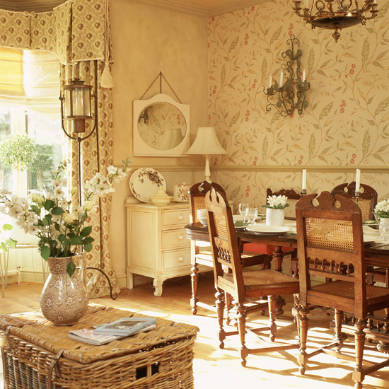Floral printed wallpaper | Dining room wallpaper ideas | PHOTO GALLERY | 25 Beautiful Homes | Housetohome