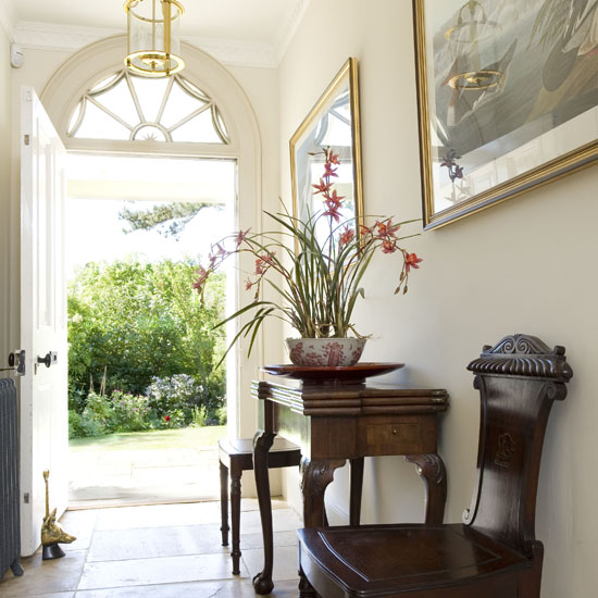 Bright hallway Bright hallway | Hallway decorating ideas | PHOTO GALLERY | 25 Beautiful Homes | Housetohome