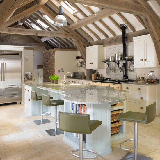 Curvaceous family kitchen | Family kitchen ideas - 10 of the best | Kitchen | PHOTO GALLERY | Beautiful Kitchens | Housetohome.co.uk
