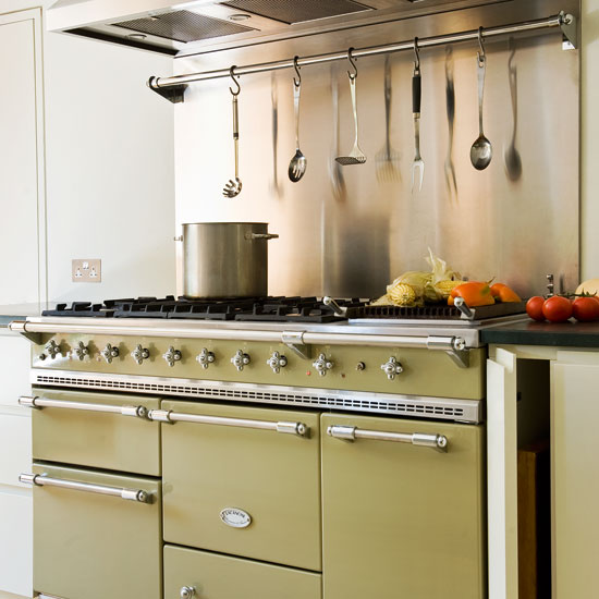 Range cooker Range cooker | Take a tour around a functional family kitchen | Kitchen | PHOTO GALLERY | Beautiful Kitchens | Housetohome.co.uk