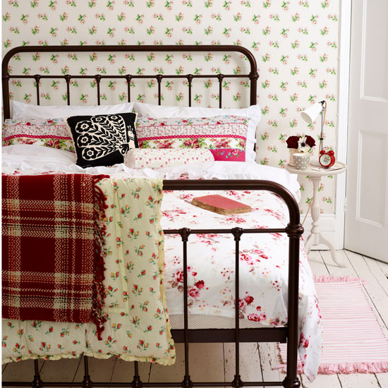 Mix florals for a cottage effect | Country bedroom ideas - 10 of the best | Bedroom | PHOTO GALLERY | Country Homes and Interiors | Housetohome