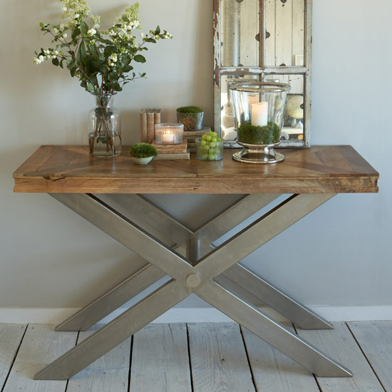 Console tables | Celia Rufey's furniture decorating tips and advice | Furniture decorating ideas | Celia Rufey | PHOTO GALLERY | FAQ | Homes & Gardens | Housetohome
