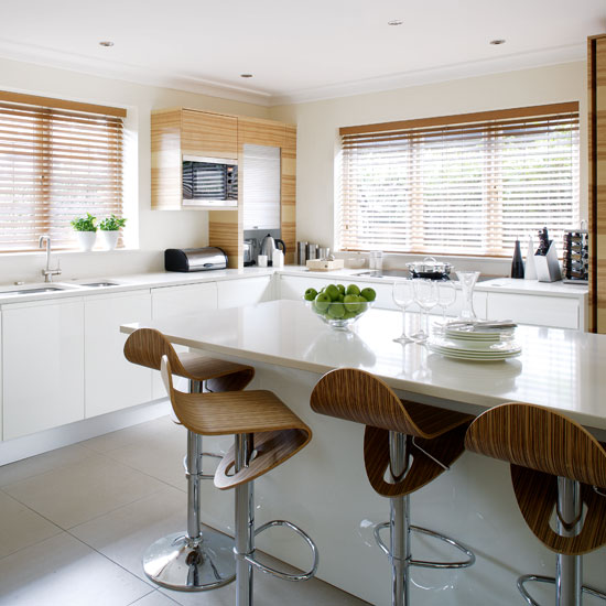Take a tour around a glossy white Parapan kitchen