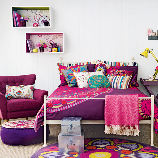 Colourful folk-style bedroom