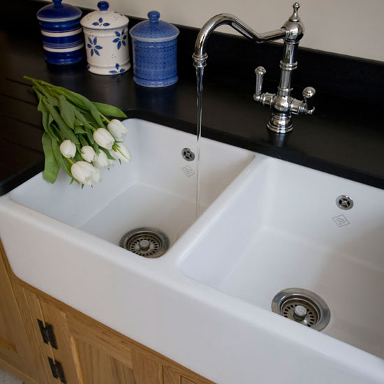 Main sink area | Take a tour around a painted country-style kitchen | PHOTO GALLERY | Beautiful Kitchens | Housetohome