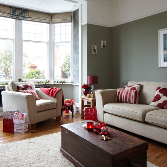 Grey and red festive living room | Traditional Christmas decorating ...