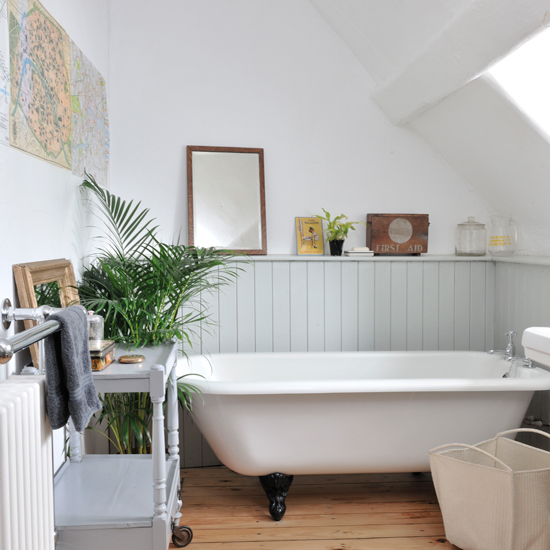 Tongue and groove panelled bathroom