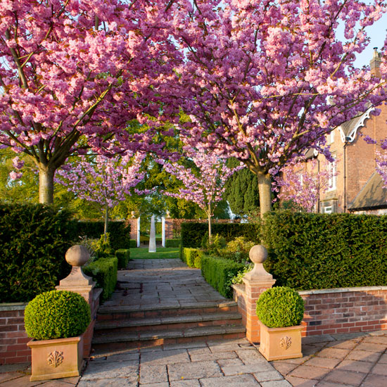 Take a tour around this beautiful spring garden
