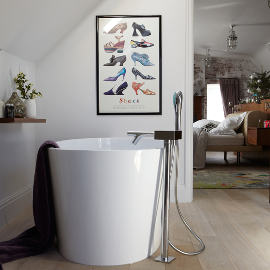 White modern en-suite bathroom