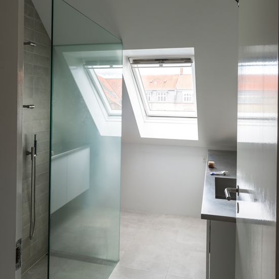 Contemporary white bathroom