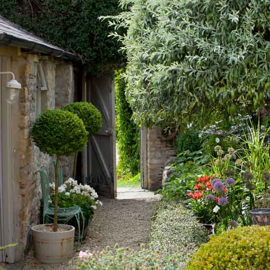 Practical and stylish gardens | Small gardens | PHOTO GALLERY | Homes & Gardens | housetohome.co.uk