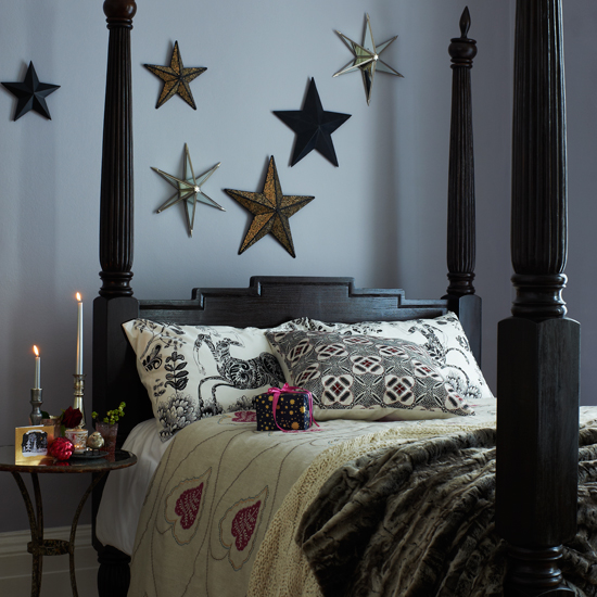 Dramatic print bedroom
