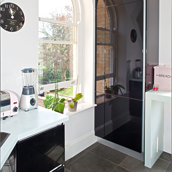 Glossy black and white kitchen