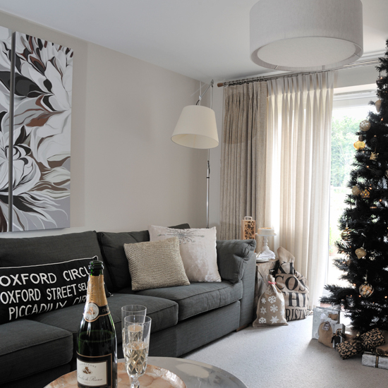 Glamorous festive living room 
