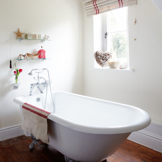 Country-chic white bathroom