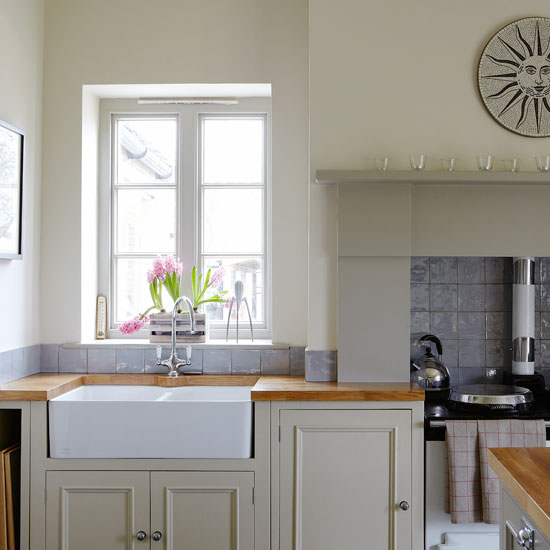 Classic kitchen with butler sink | Kitchen | PHOTO GALLERY | Country Homes and Interiors | Housetohome.co.uk