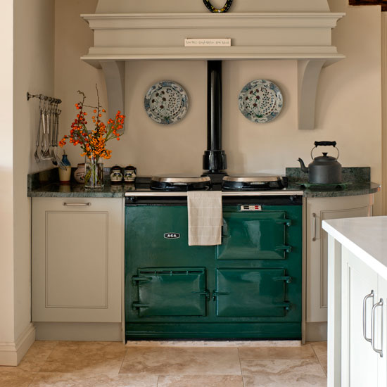 Timeless kitchen with range cooker | Kitchen | PHOTO GALLERY | Country Homes and Interiors | Housetohome.co.uk