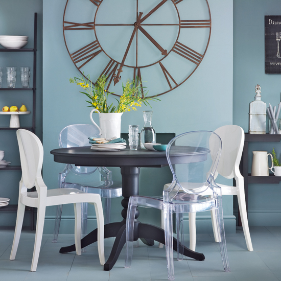 Bold black and blue dining room