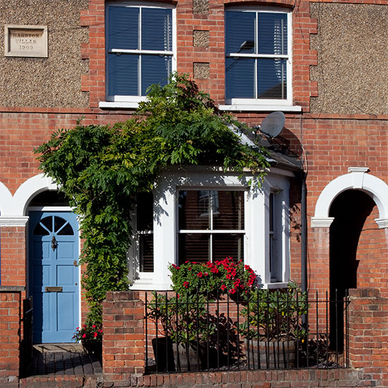 Take a tour around a vibrant rural cottage in Berkshire