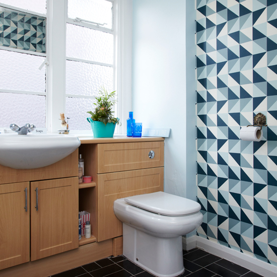 Retro patterned bathroom 