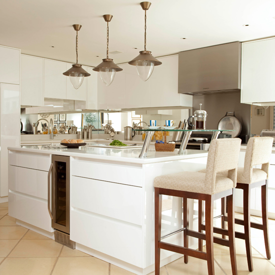 White lacquered kitchen