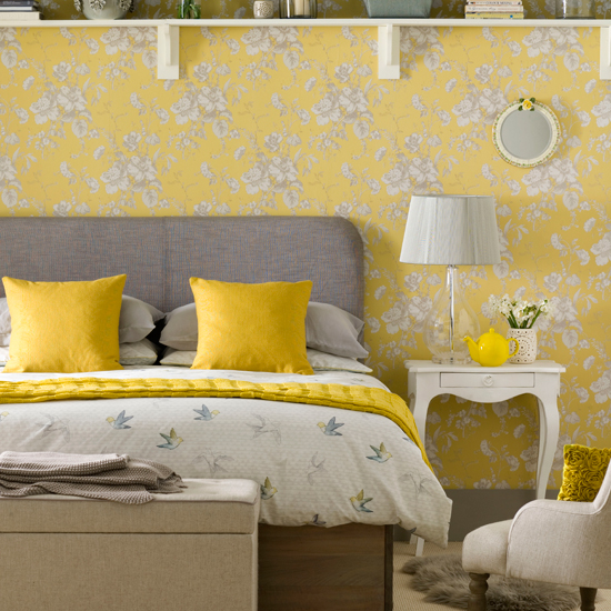 Yellow and grey motif bedroom | Yellow and grey decorating ideas ...