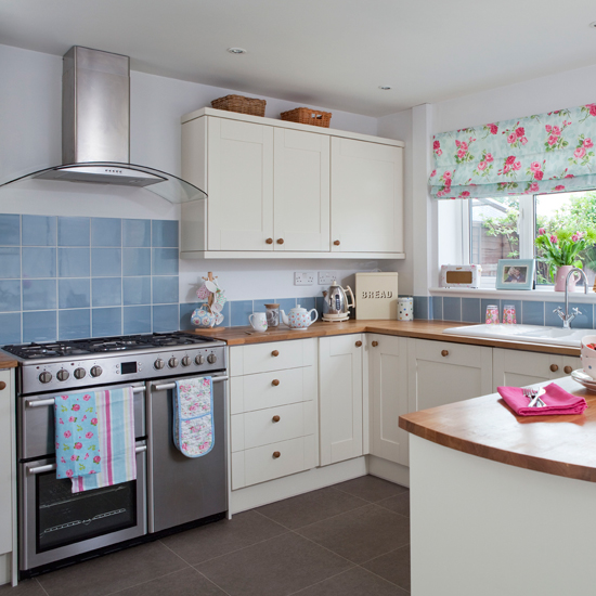 Neutral floral kitchen